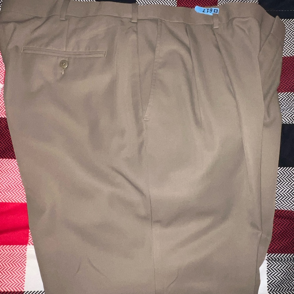 Men’s Haggar slacks in good condition.